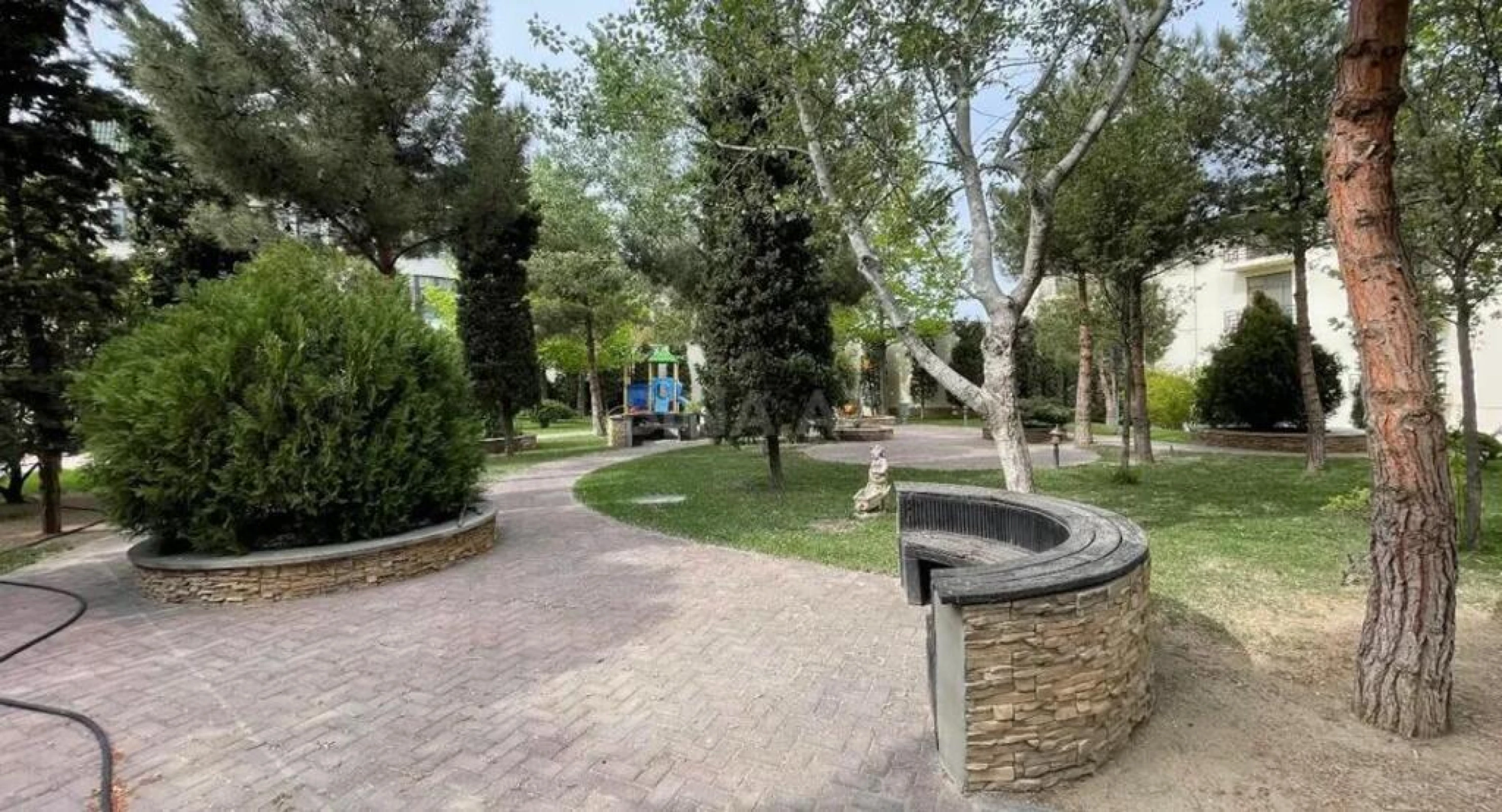 Satılır 6 otaqlı həyət evi 330 m²