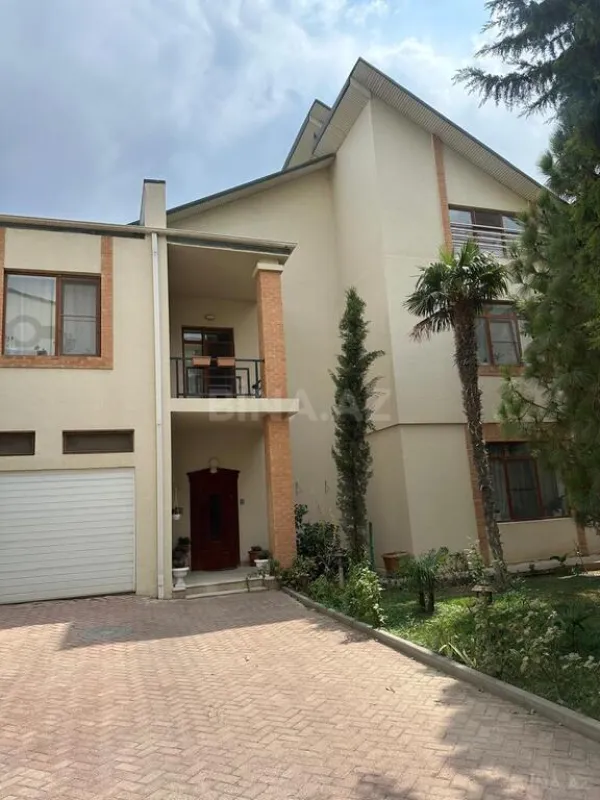 Satılır 6 otaqlı həyət evi 330 m²