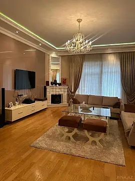Satılır 6 otaqlı həyət evi 330 m²