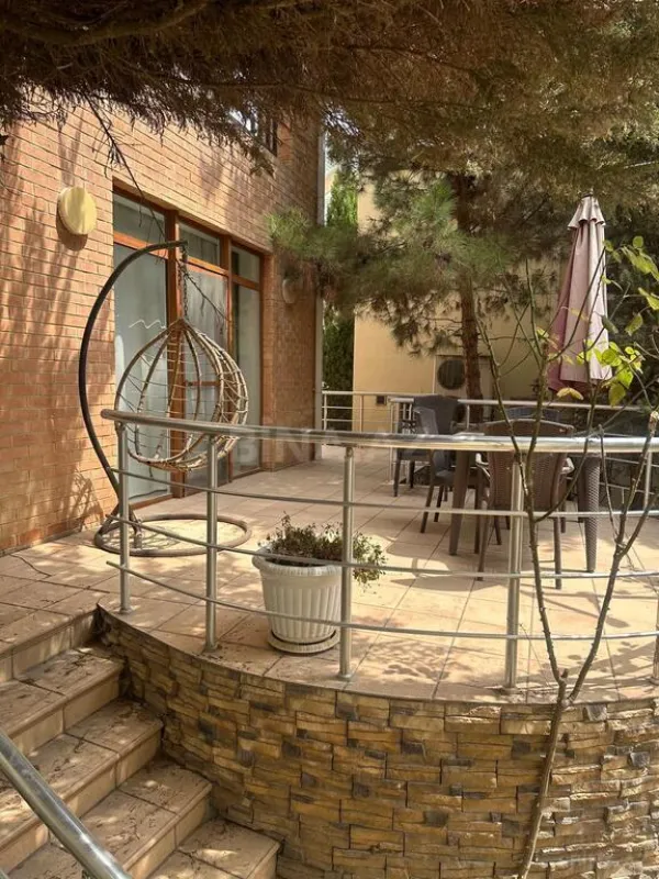 Satılır 6 otaqlı həyət evi 330 m²