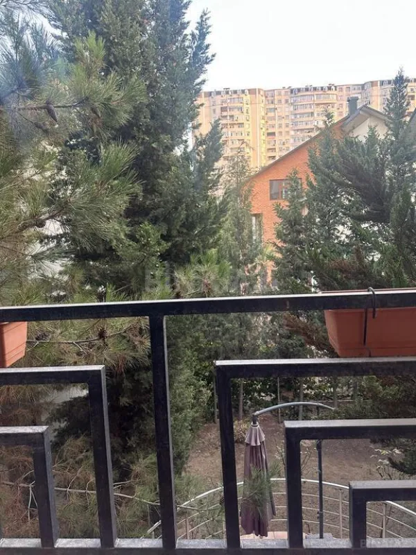 Satılır 6 otaqlı həyət evi 330 m²