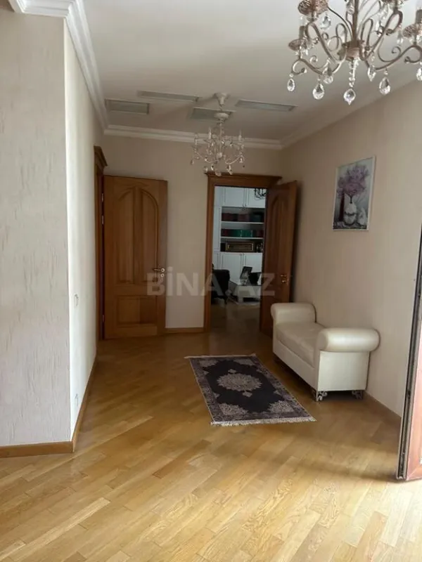 Satılır 6 otaqlı həyət evi 330 m²