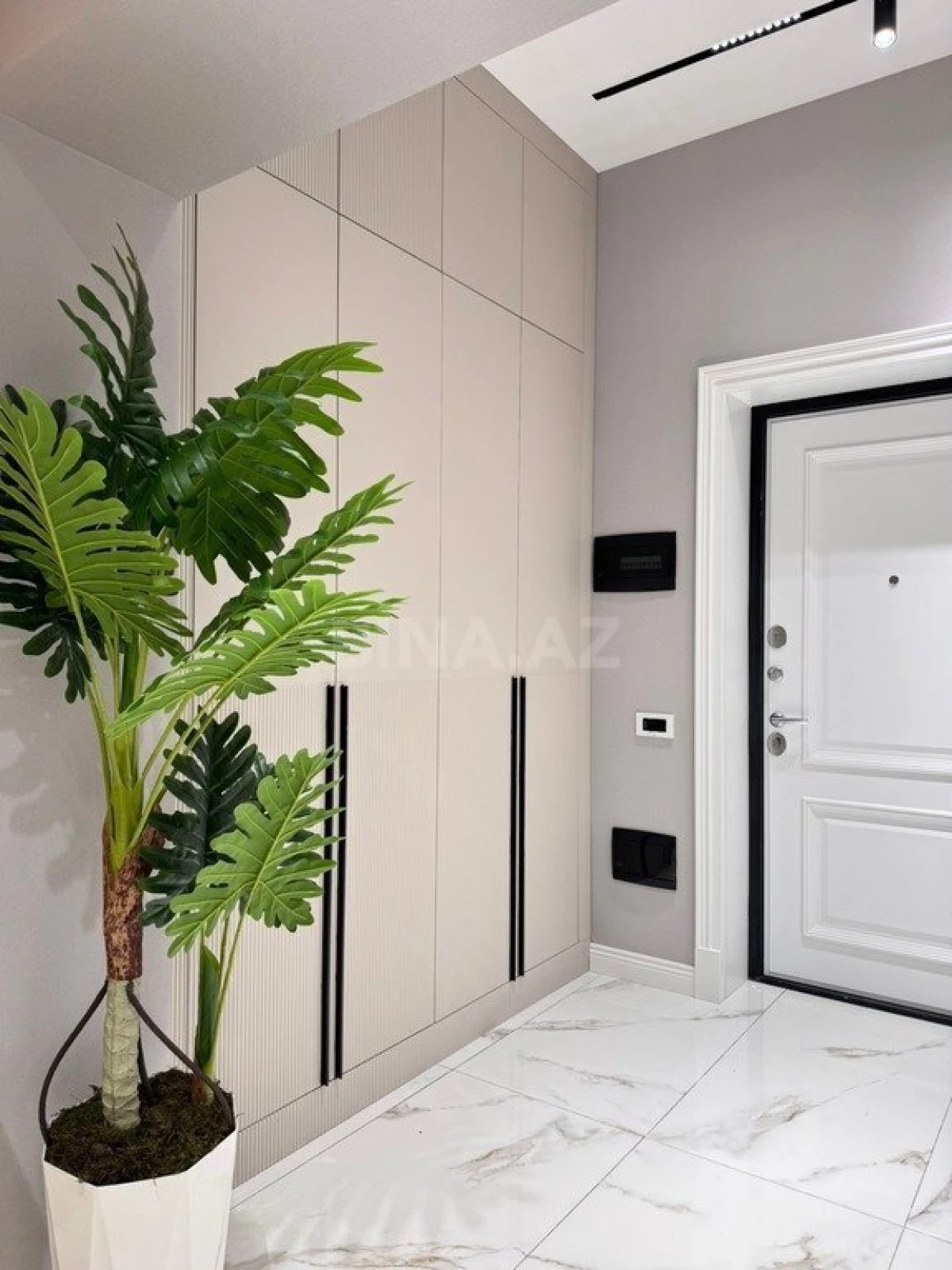 Satılır 2 otaqlı mənzil 68 m²