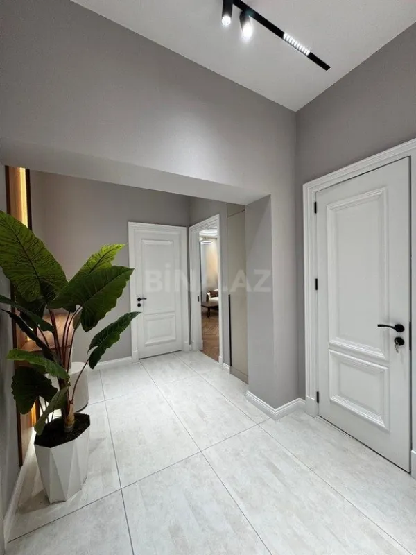 Satılır 2 otaqlı mənzil 68 m²
