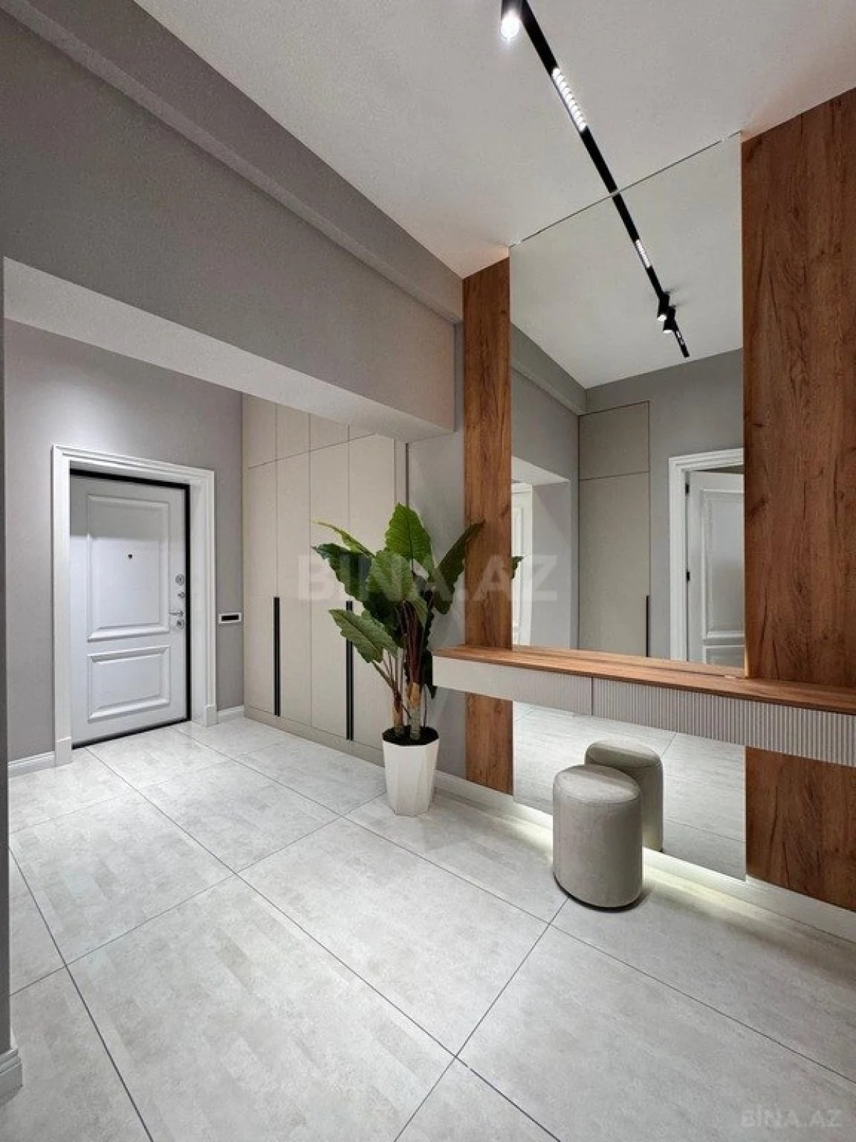 Satılır 2 otaqlı mənzil 68 m²