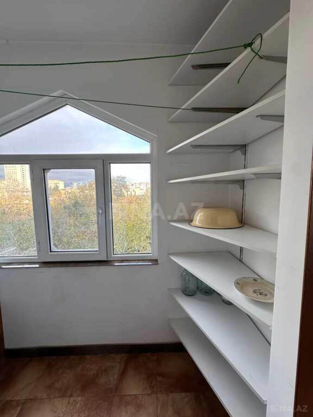 Satılır 2 otaqlı mənzil 75 m²