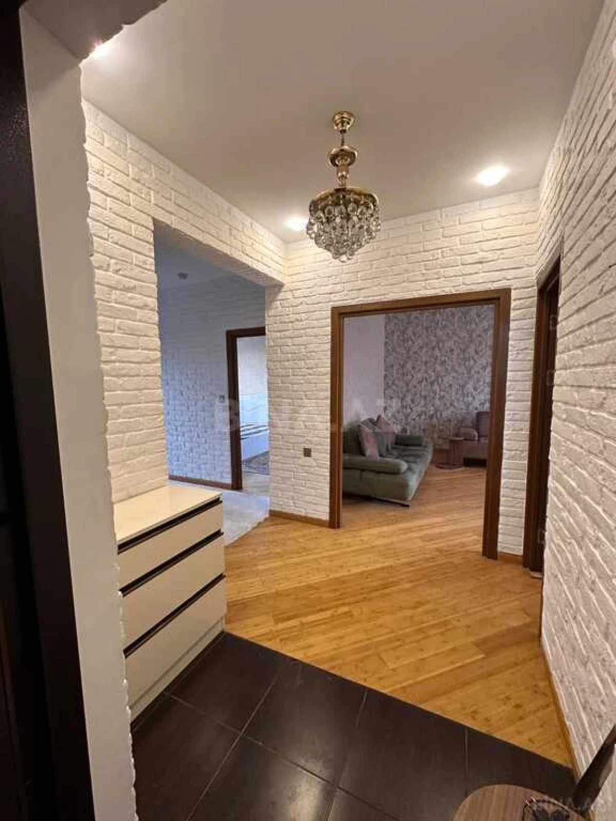Satılır 2 otaqlı mənzil 75 m²