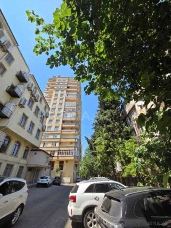 Satılır 4 otaqlı mənzil 170 m²