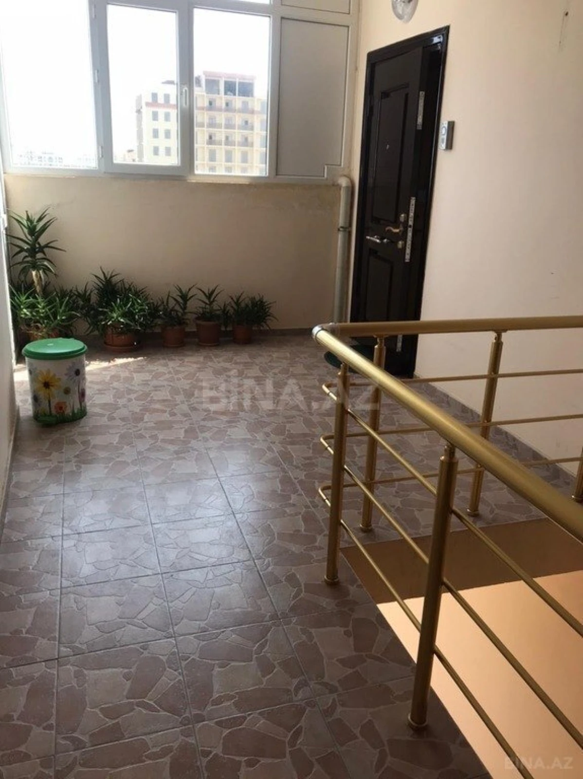 Satılır 4 otaqlı mənzil 170 m²