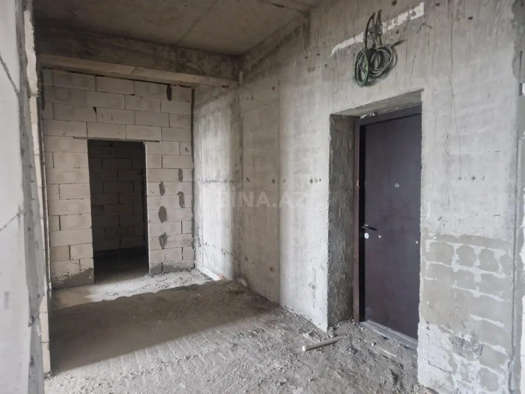 Satılır 4 otaqlı mənzil 130 m²