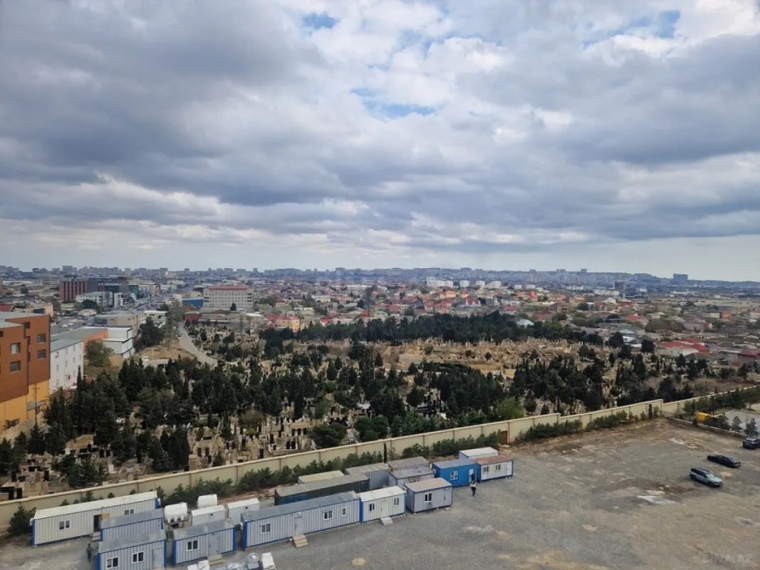 Satılır 4 otaqlı mənzil 130 m²
