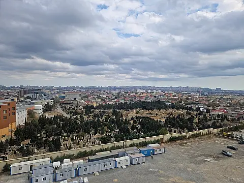 Satılır 4 otaqlı mənzil 130 m²