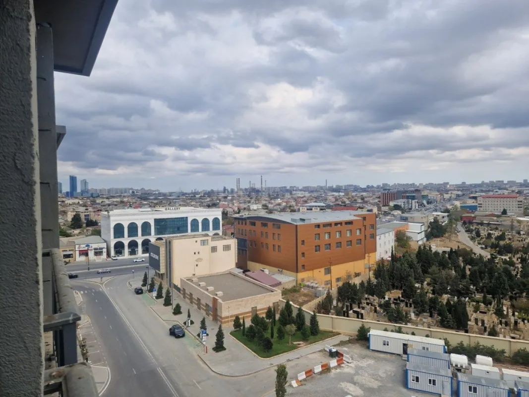 Satılır 4 otaqlı mənzil 130 m²