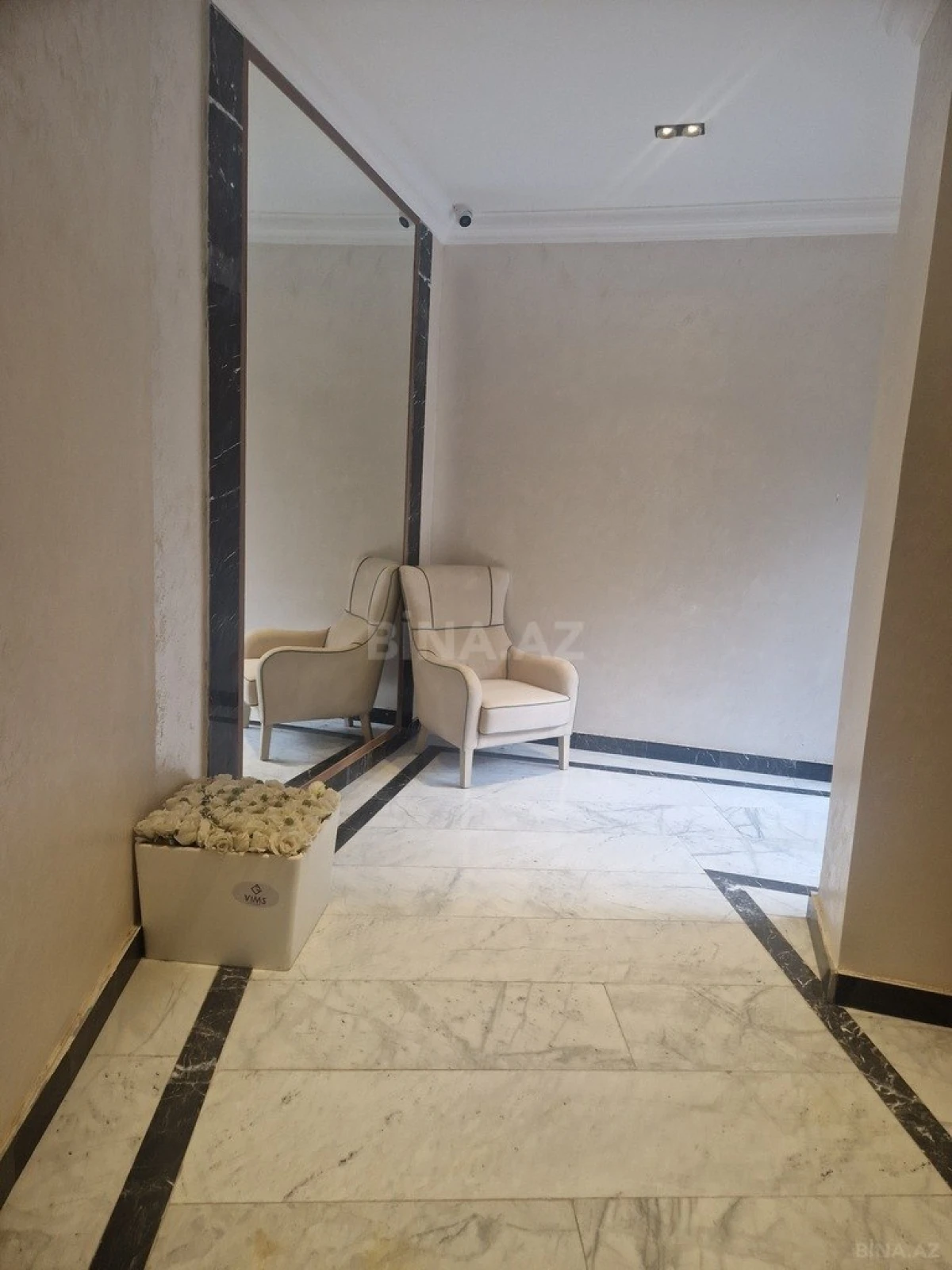 Satılır 4 otaqlı mənzil 130 m²