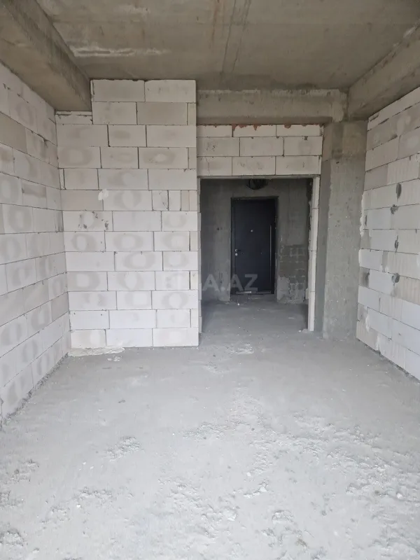 Satılır 4 otaqlı mənzil 130 m²