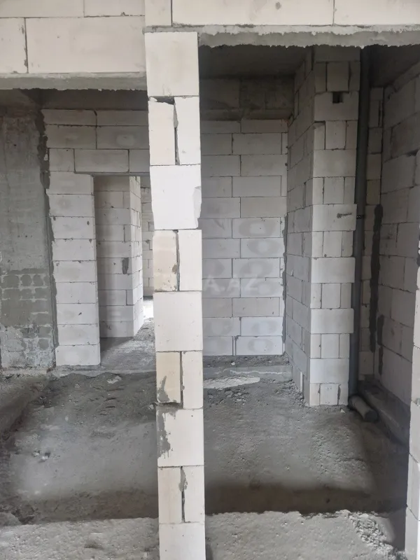 Satılır 4 otaqlı mənzil 130 m²