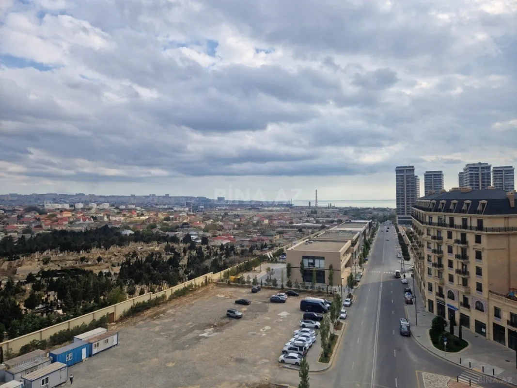 Satılır 4 otaqlı mənzil 130 m²
