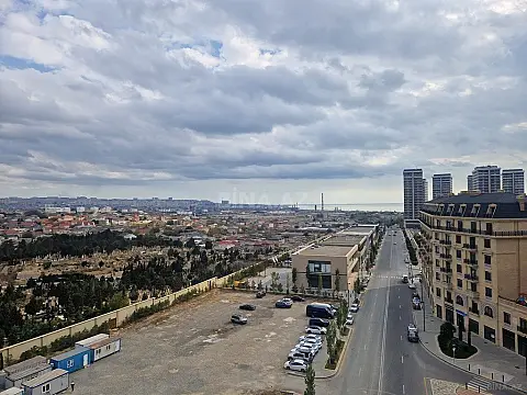 Satılır 4 otaqlı mənzil 130 m²