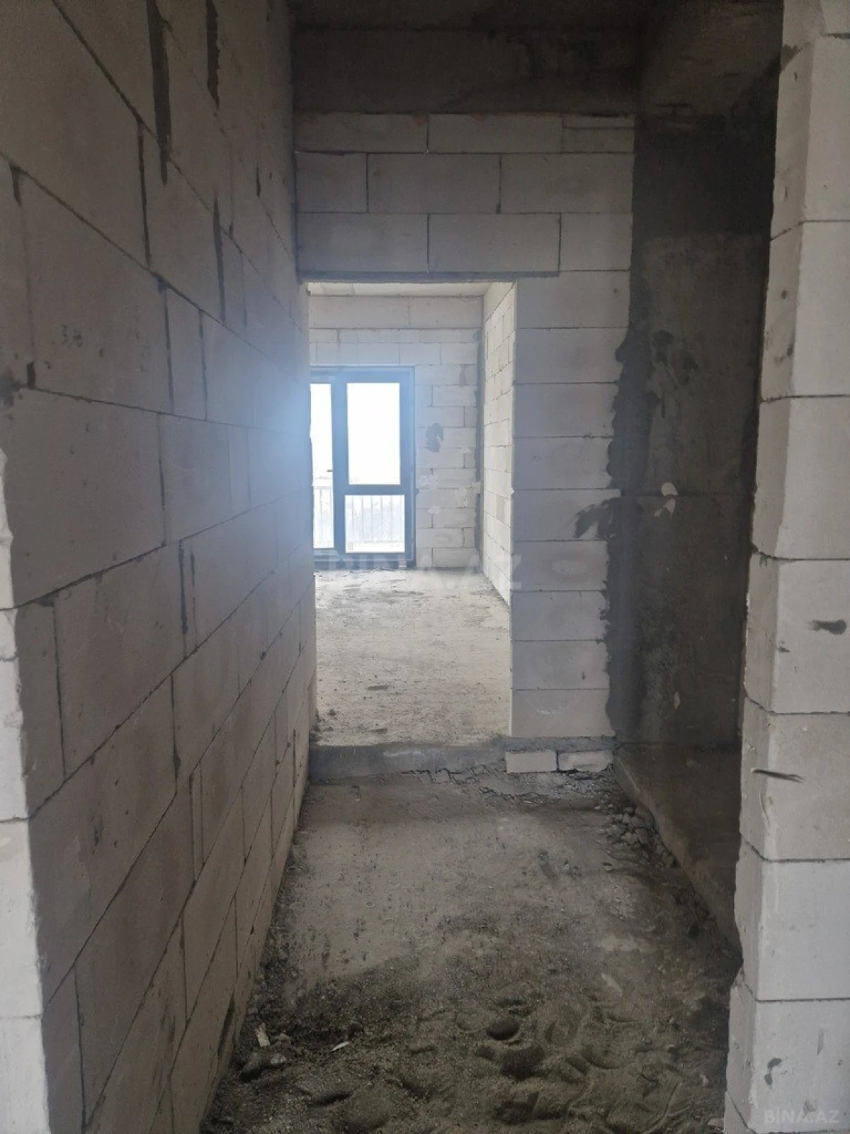 Satılır 4 otaqlı mənzil 130 m²