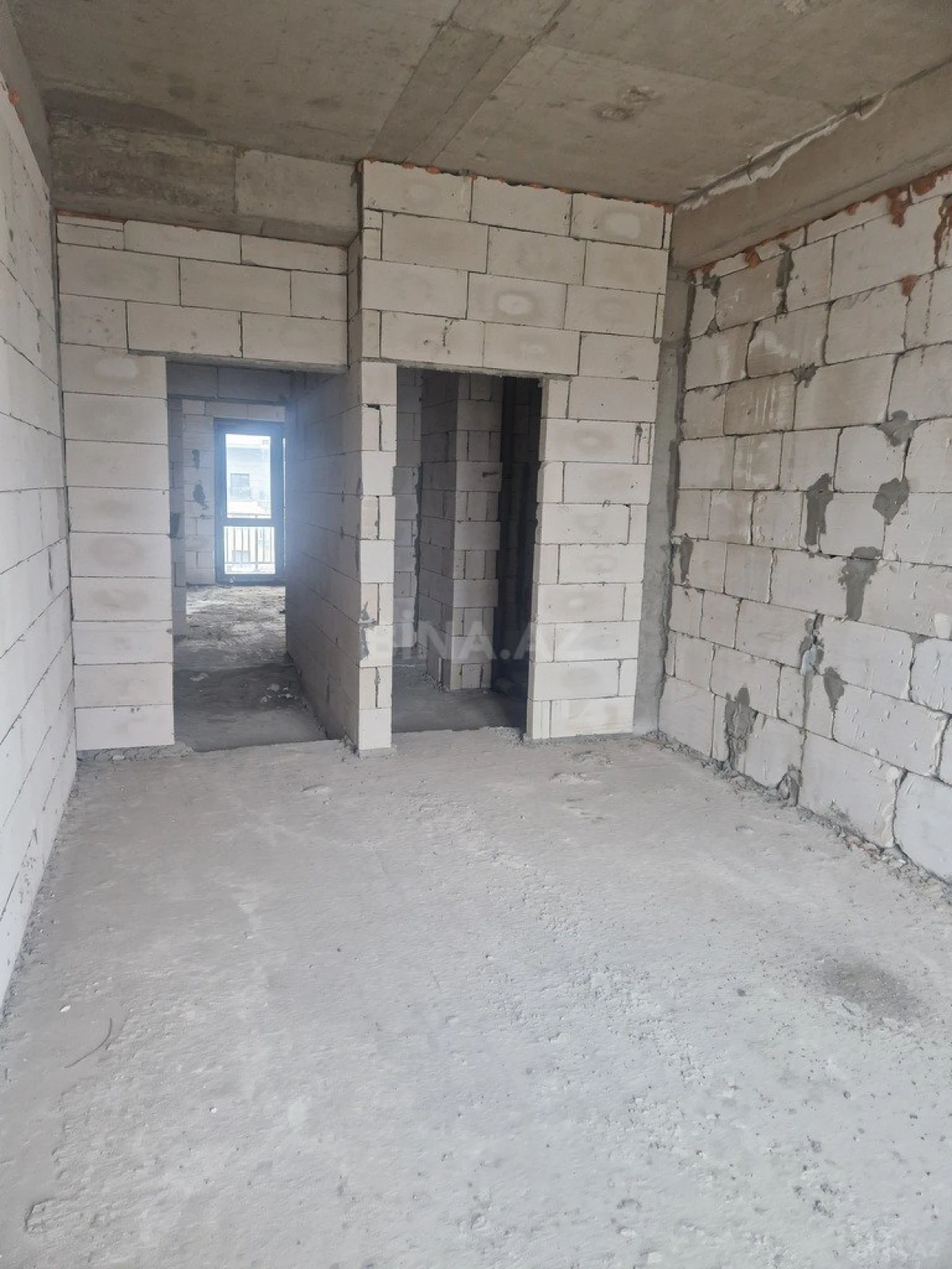 Satılır 4 otaqlı mənzil 130 m²