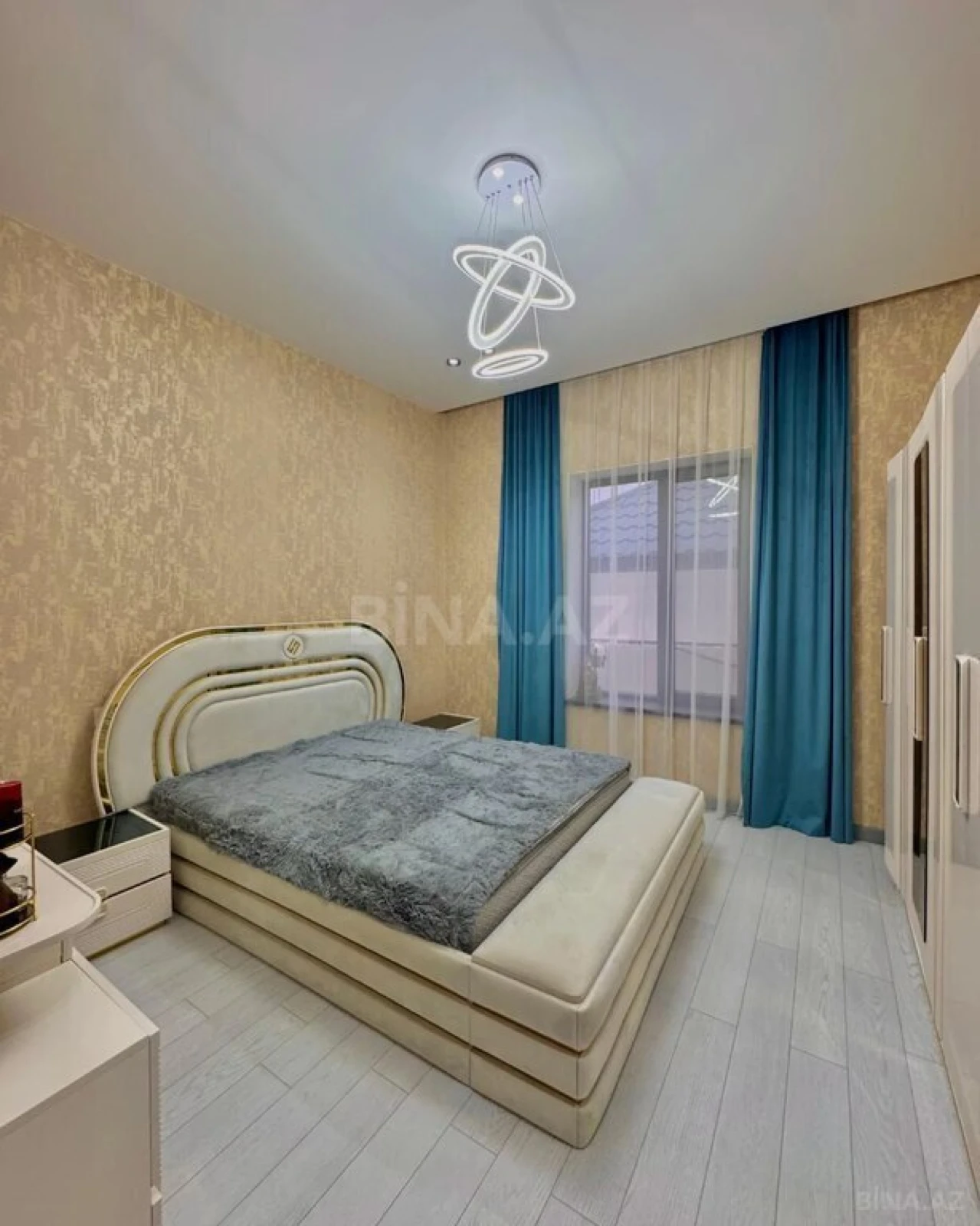 Satılır 4 otaqlı həyət evi 180 m²