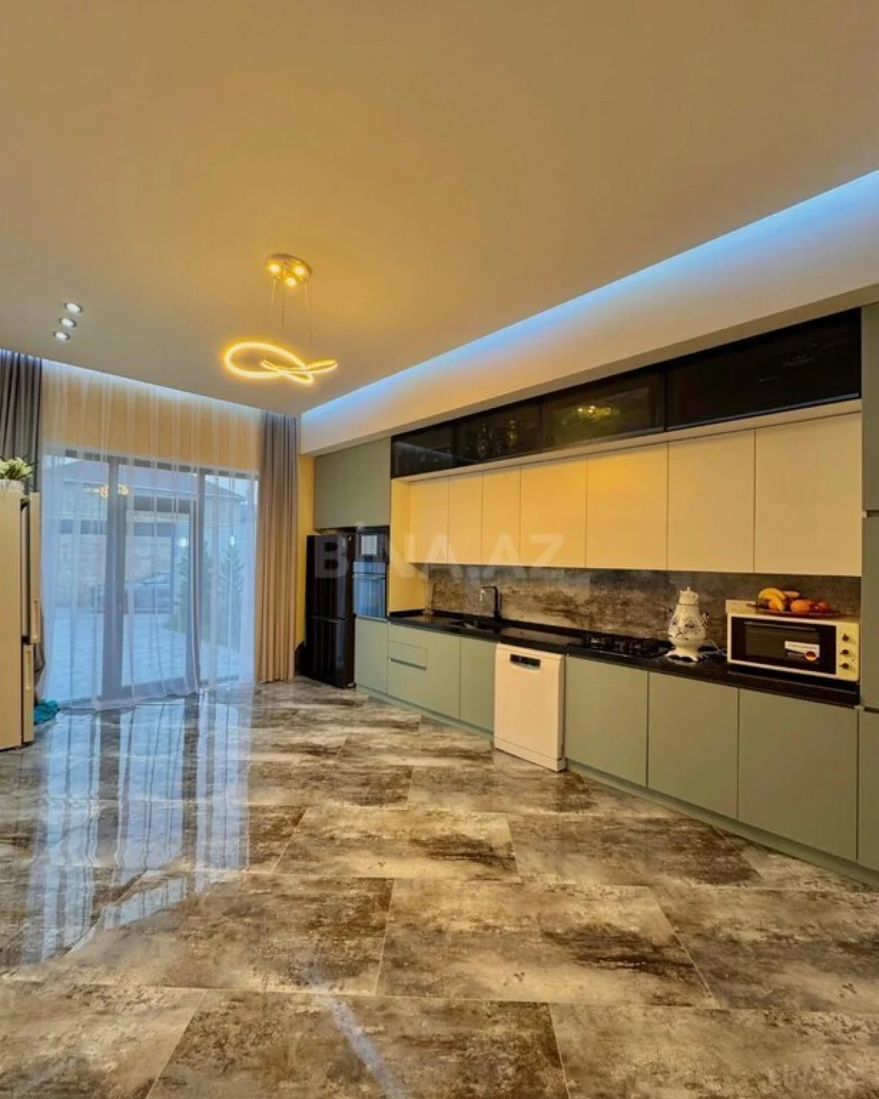 Satılır 4 otaqlı həyət evi 180 m²