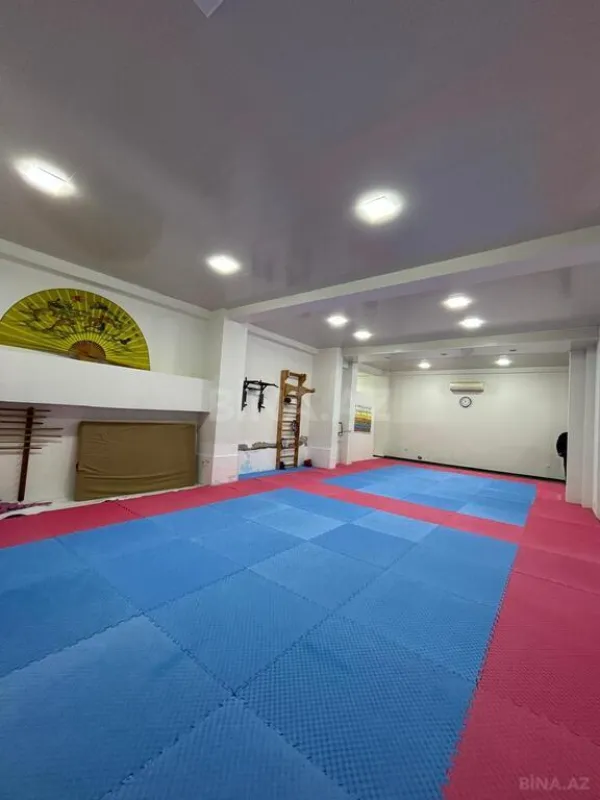 Satılır obyekt 220 m²