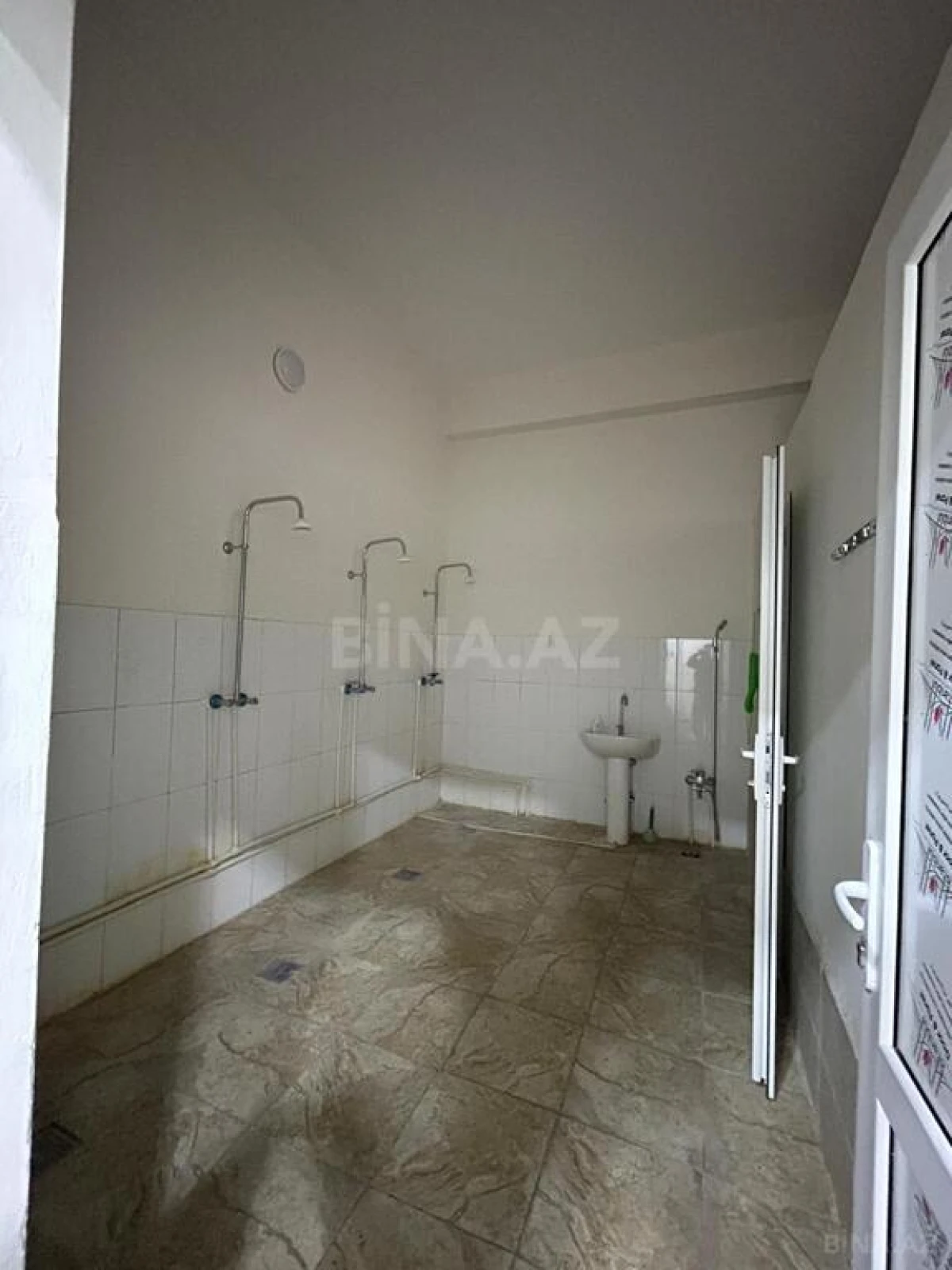 Satılır obyekt 220 m²