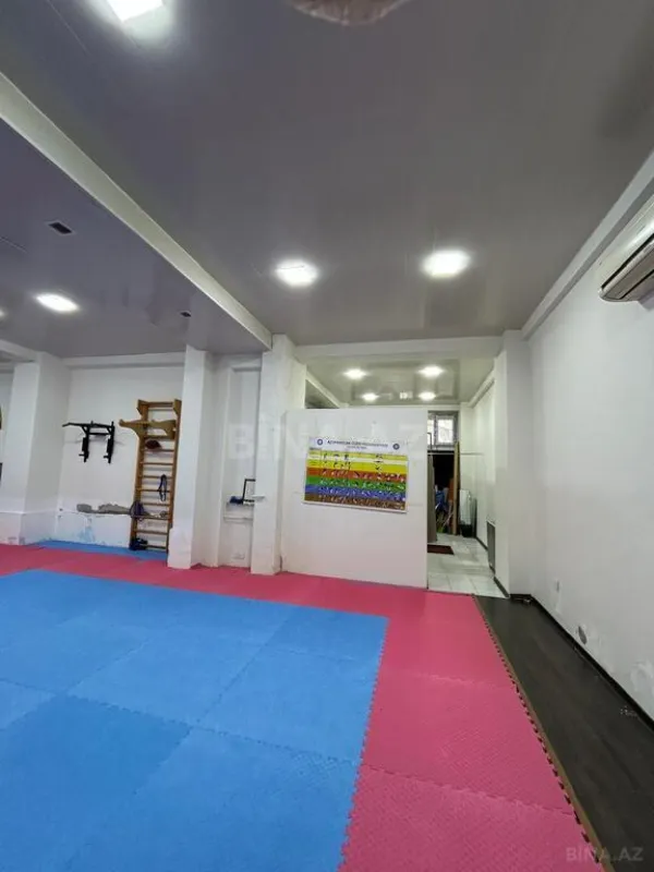 Satılır obyekt 220 m²