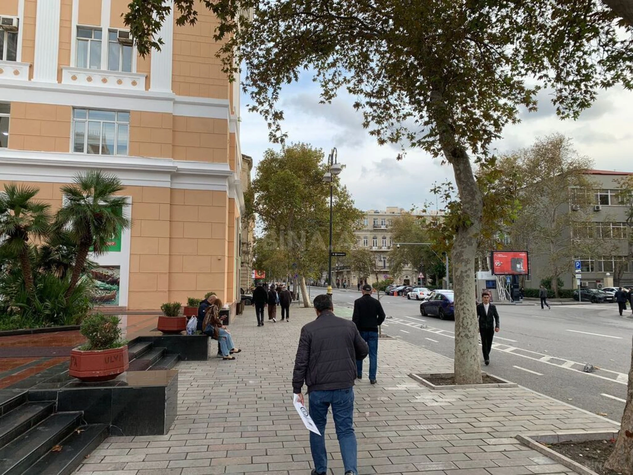 Satılır 3 otaqlı mənzil 120 m²