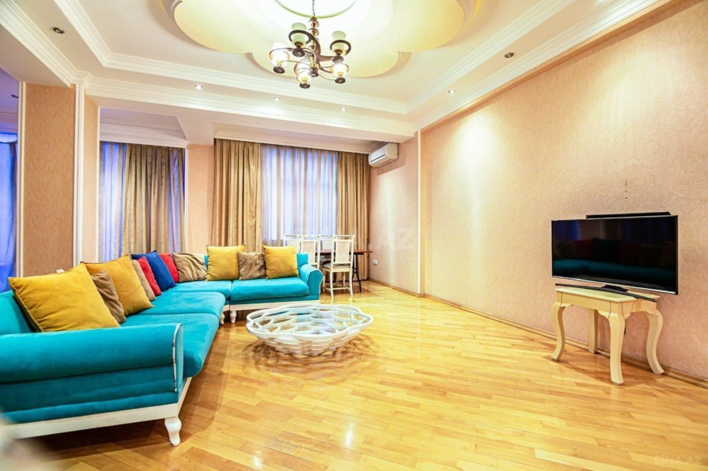 Kirayə verilir 2 otaqlı mənzil 110 m²