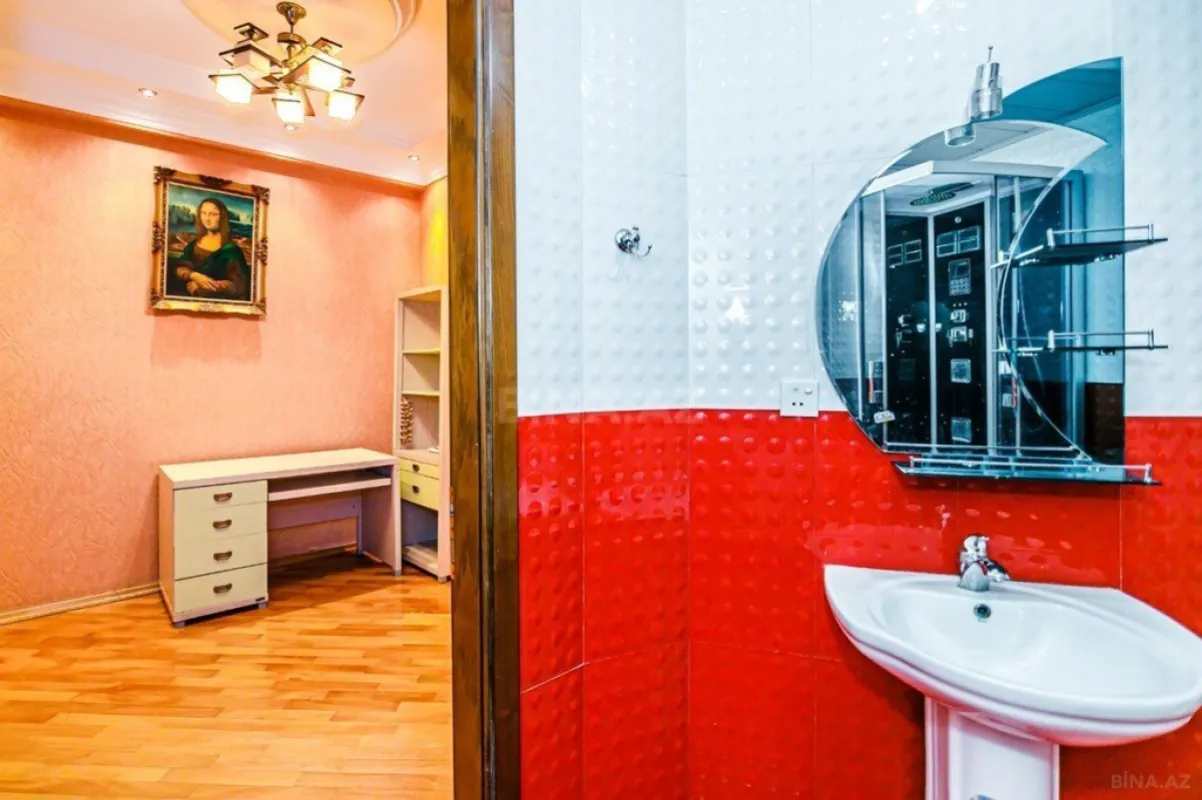 Kirayə verilir 2 otaqlı mənzil 110 m²