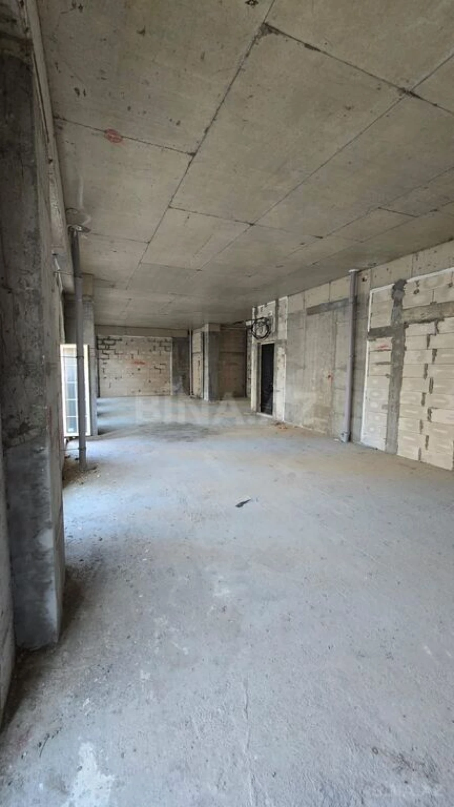 Satılır 4 otaqlı mənzil 215 m²