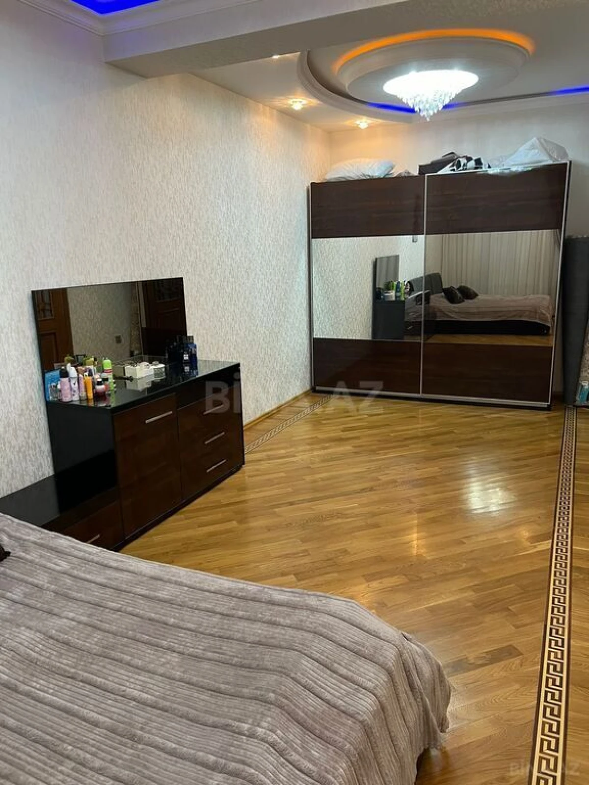 Kirayə verilir 2 otaqlı mənzil 85 m²