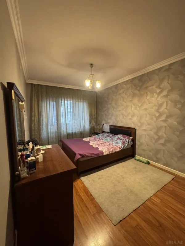 Satılır 5 otaqlı mənzil 120 m²