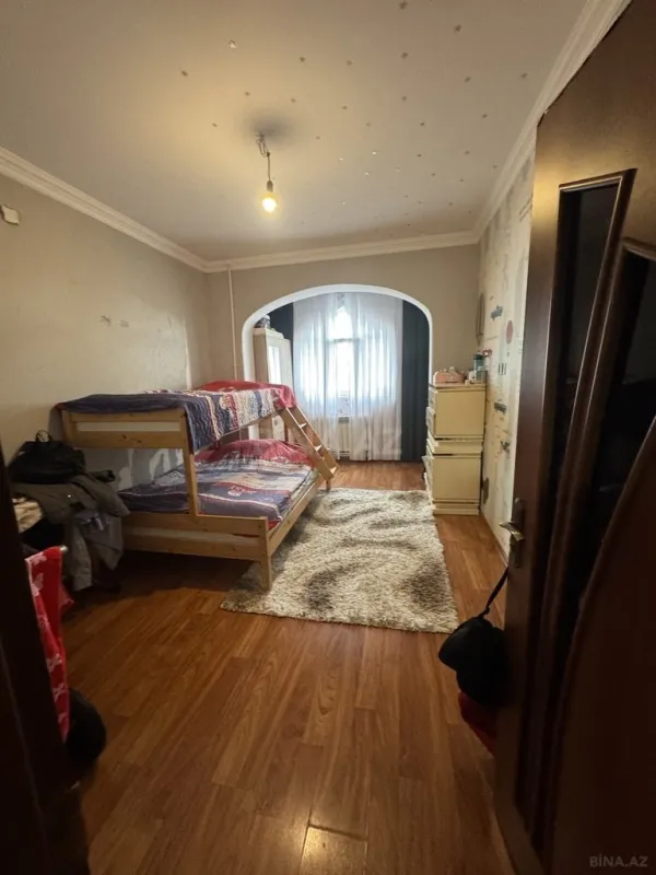 Satılır 5 otaqlı mənzil 120 m²