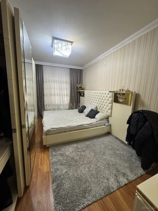 Satılır 5 otaqlı mənzil 120 m²