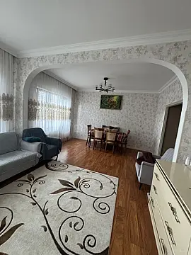 Satılır 5 otaqlı mənzil 120 m²