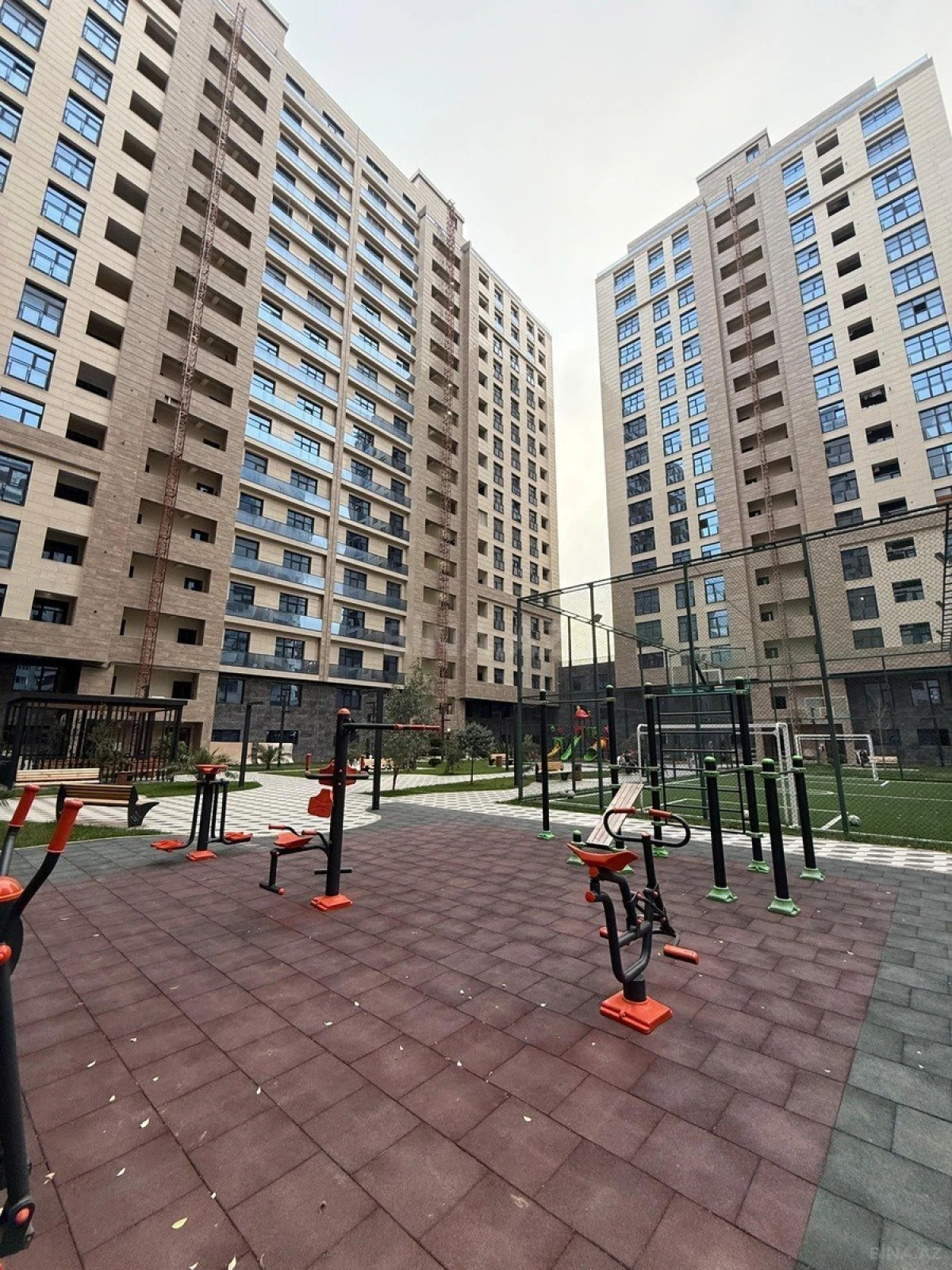 Satılır 4 otaqlı mənzil 149 m²