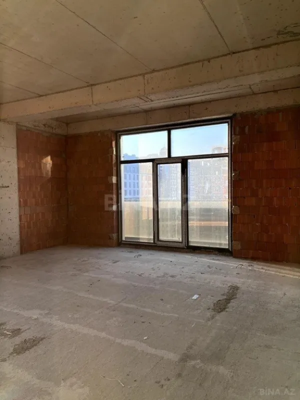Satılır 4 otaqlı mənzil 149 m²