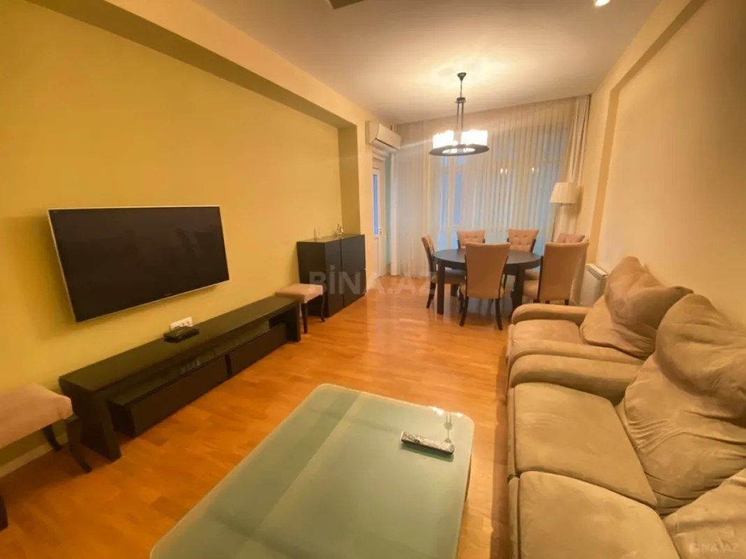 Kirayə verilir 2 otaqlı mənzil 95 m²