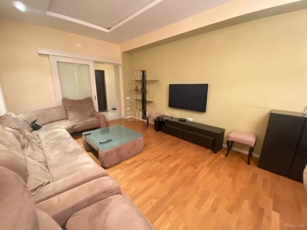Kirayə verilir 2 otaqlı mənzil 95 m²