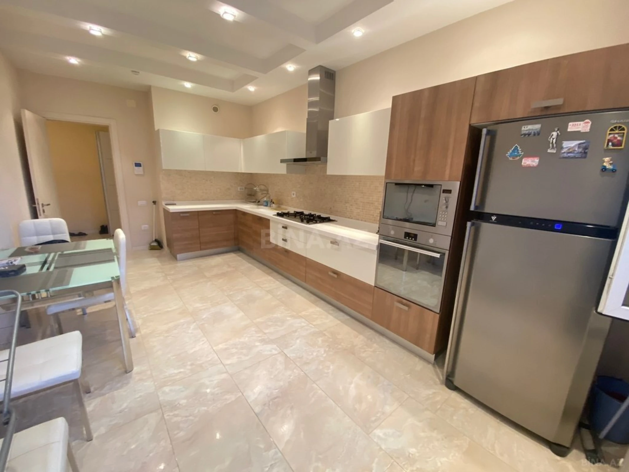 Kirayə verilir 2 otaqlı mənzil 95 m²