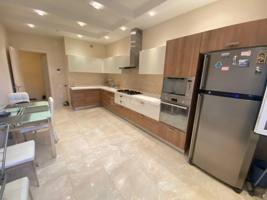 Kirayə verilir 2 otaqlı mənzil 95 m²
