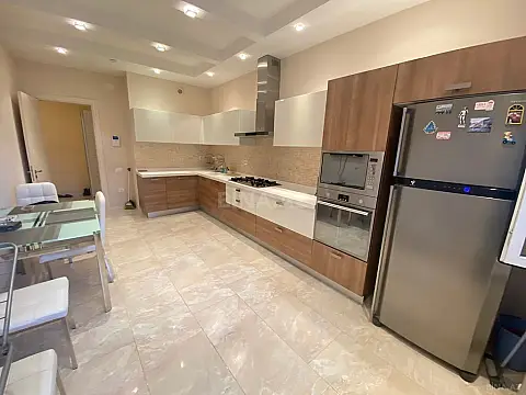 Kirayə verilir 2 otaqlı mənzil 95 m²