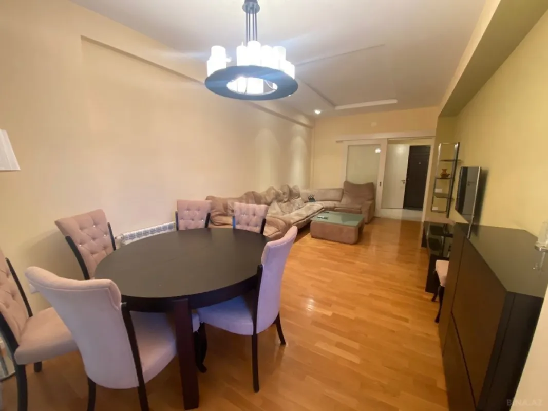 Kirayə verilir 2 otaqlı mənzil 95 m²