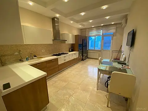 Kirayə verilir 2 otaqlı mənzil 95 m²