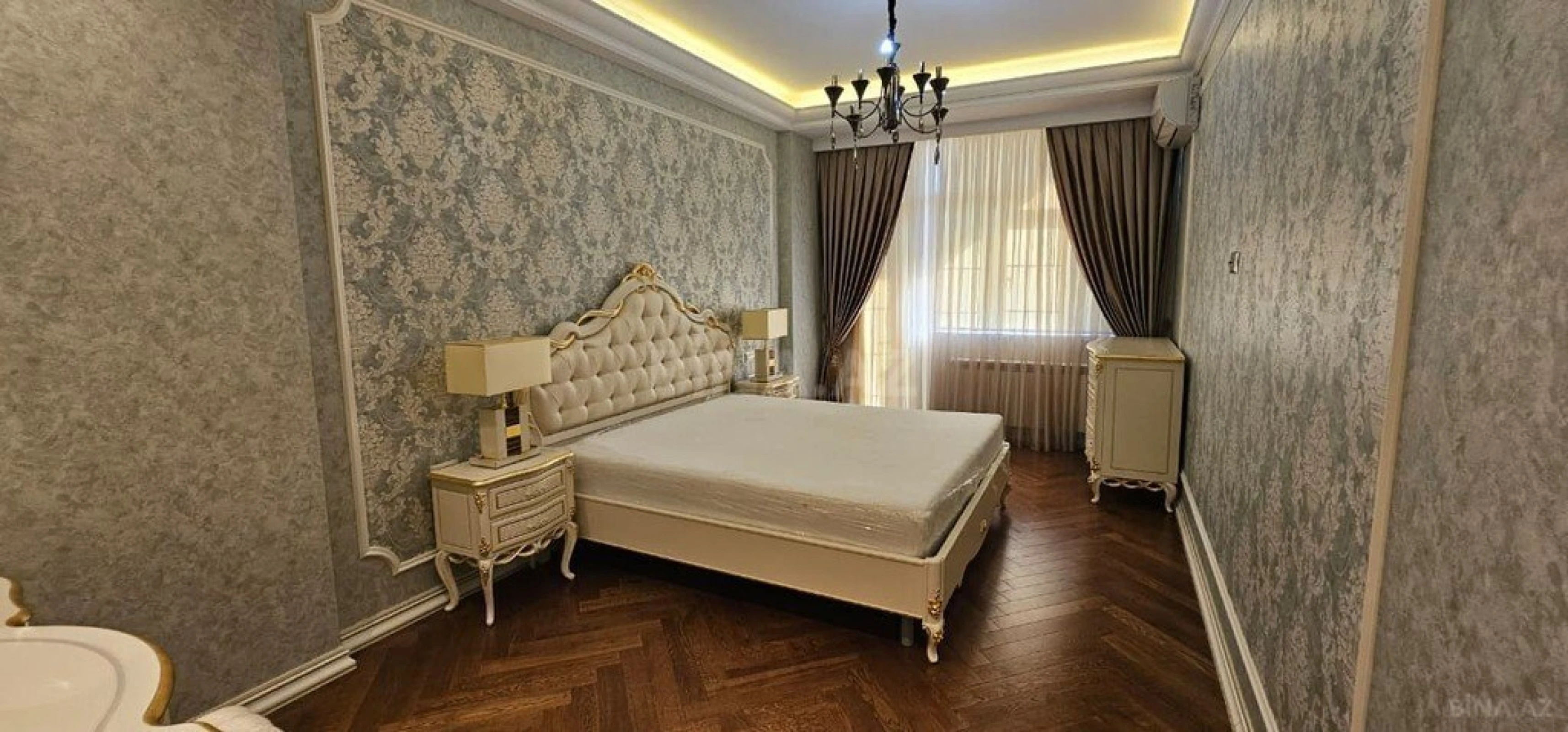 Satılır 4 otaqlı mənzil 205 m²