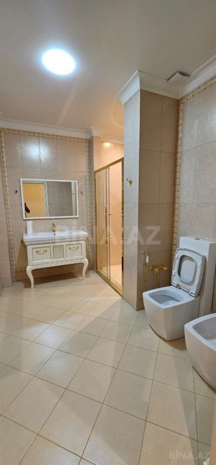 Satılır 4 otaqlı mənzil 205 m²