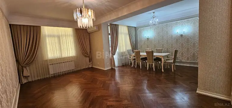 Satılır 4 otaqlı mənzil 205 m²